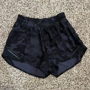 Lululemon Hotty Hot 4” size 4
